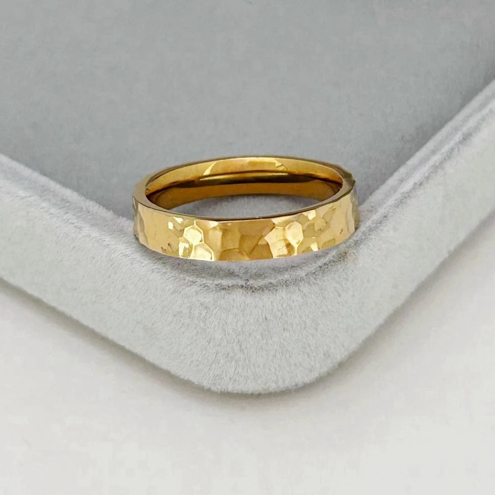 Dorian | Hammered Gold Ring